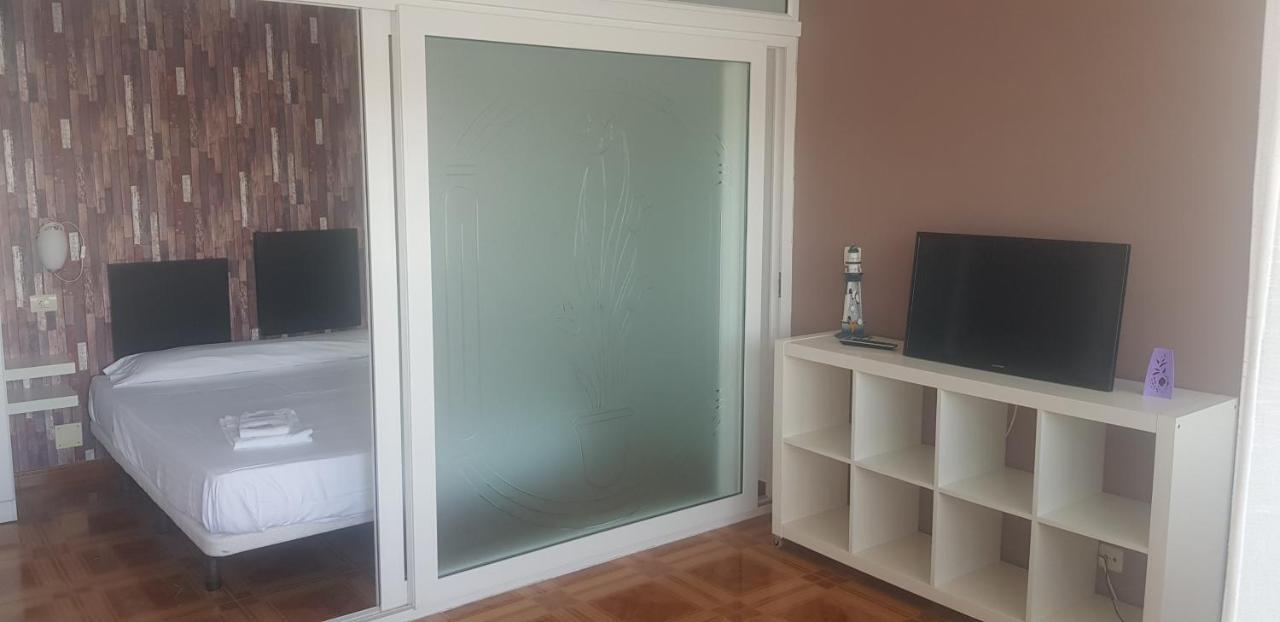 Aparthotel Corcubion Playa De Quenxe Room photo